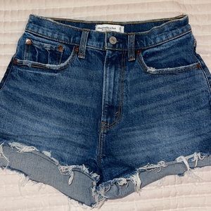 Abercrombie and Fitch high rise mom short curve love
